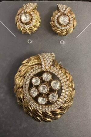 Golden Leaf Halo Moissanite Pendant Set