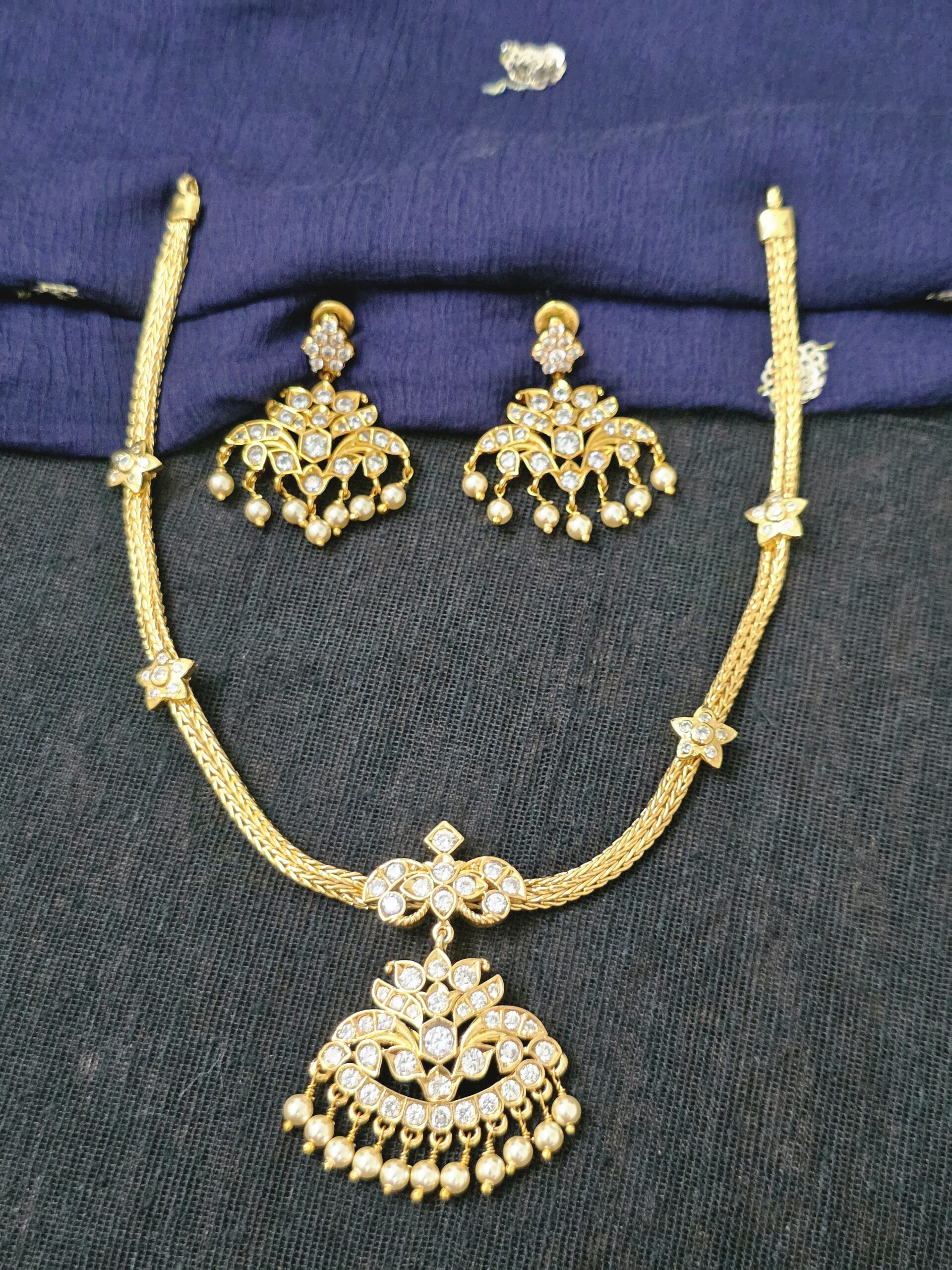 Polki-Inspired Floral Pendant Necklace Set