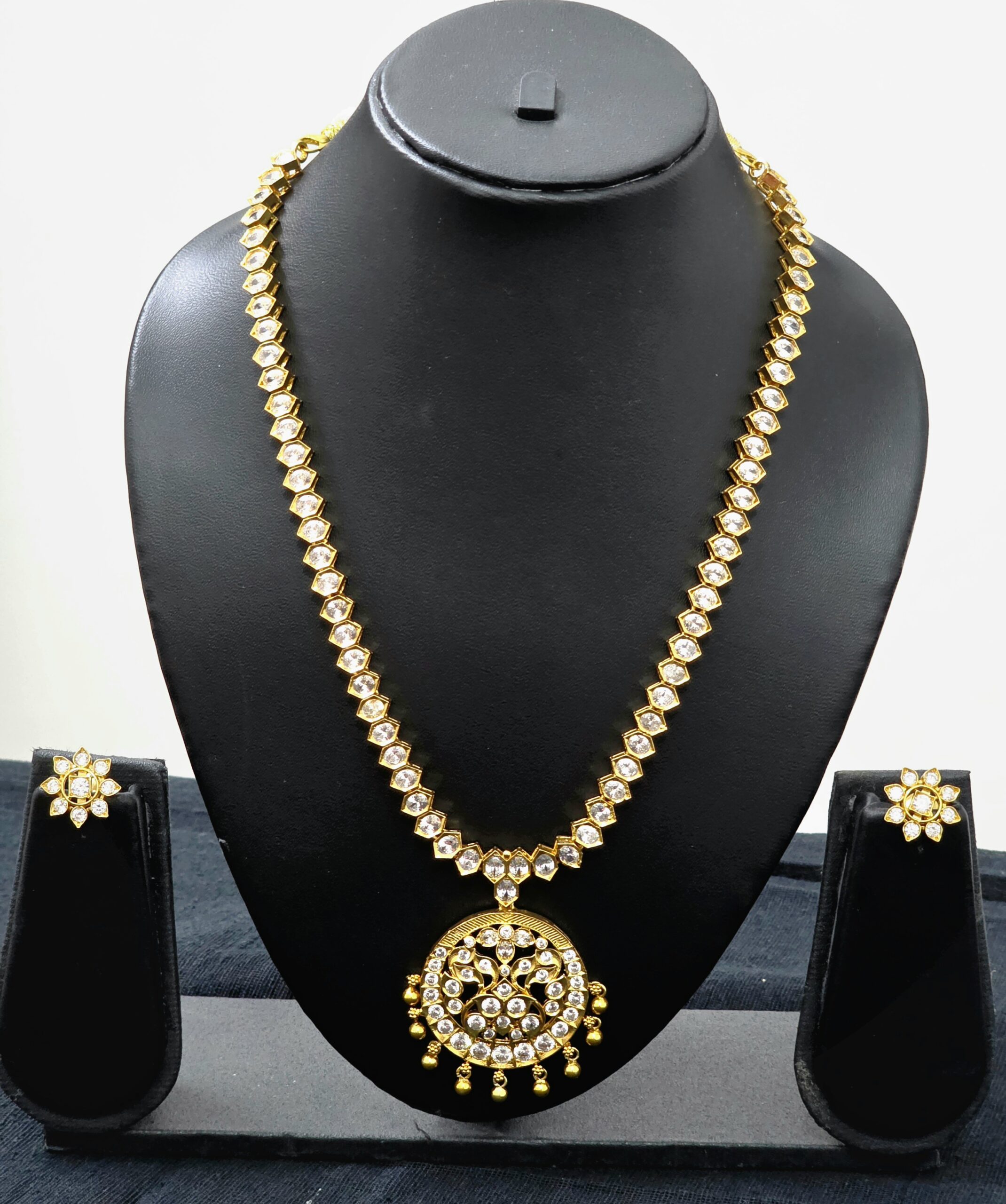 Polki-Inspired Pendant Necklace Set