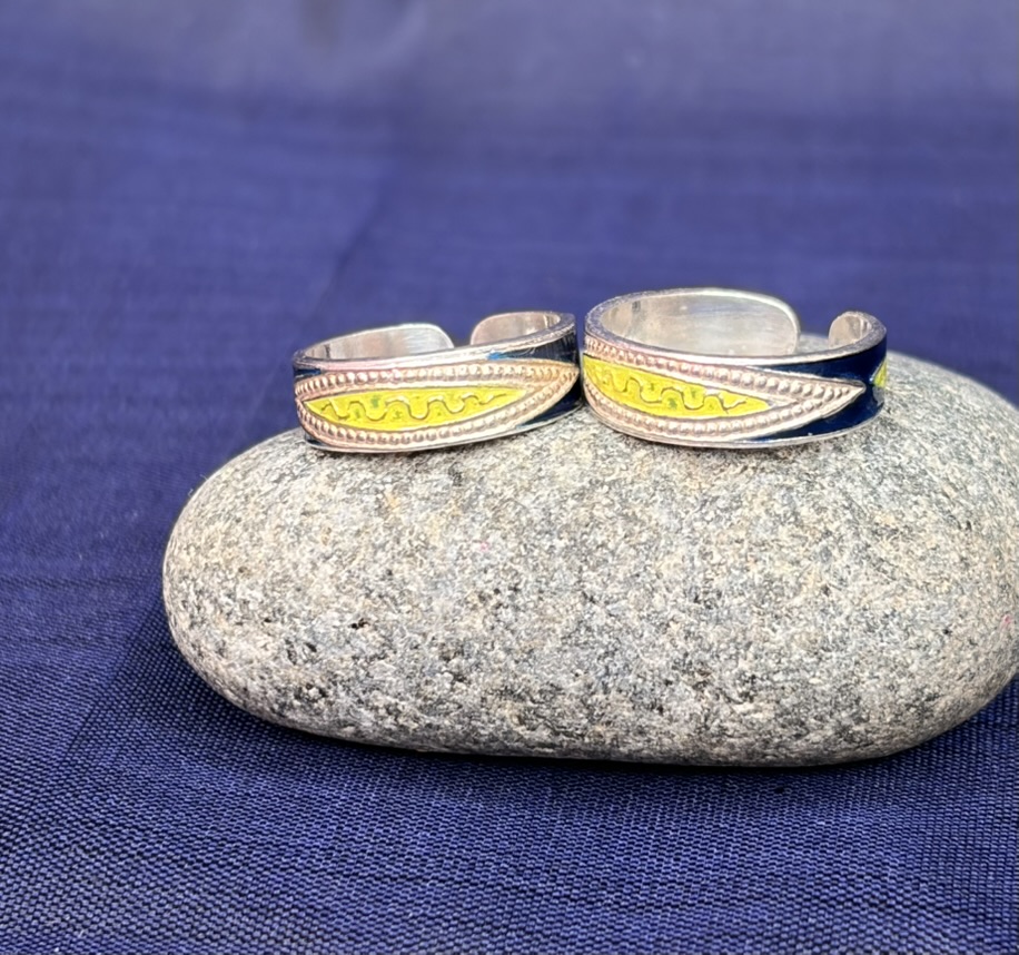 Leaf Motif Yellow Enamel Toering