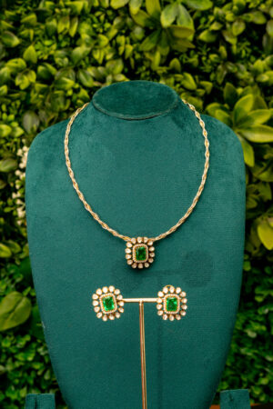Royal Emerald Halo Kanti Pendant Set