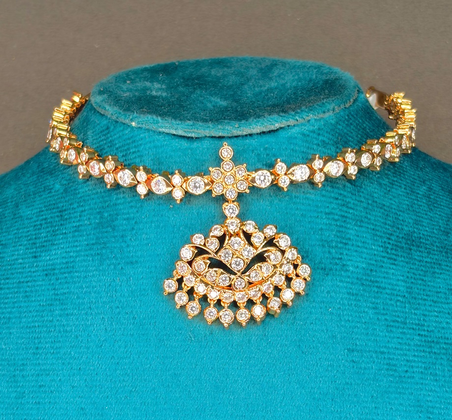 Traditional Diamond-Finish Addigai Necklace