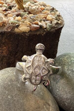 Elegant Turtle Motif Ring with Textured Shell Detailing (size 17)