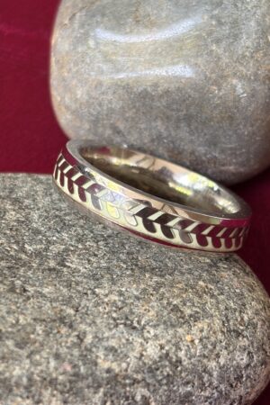 Classic Chevron Pattern Band with Dual-Tone Finish (size 22)