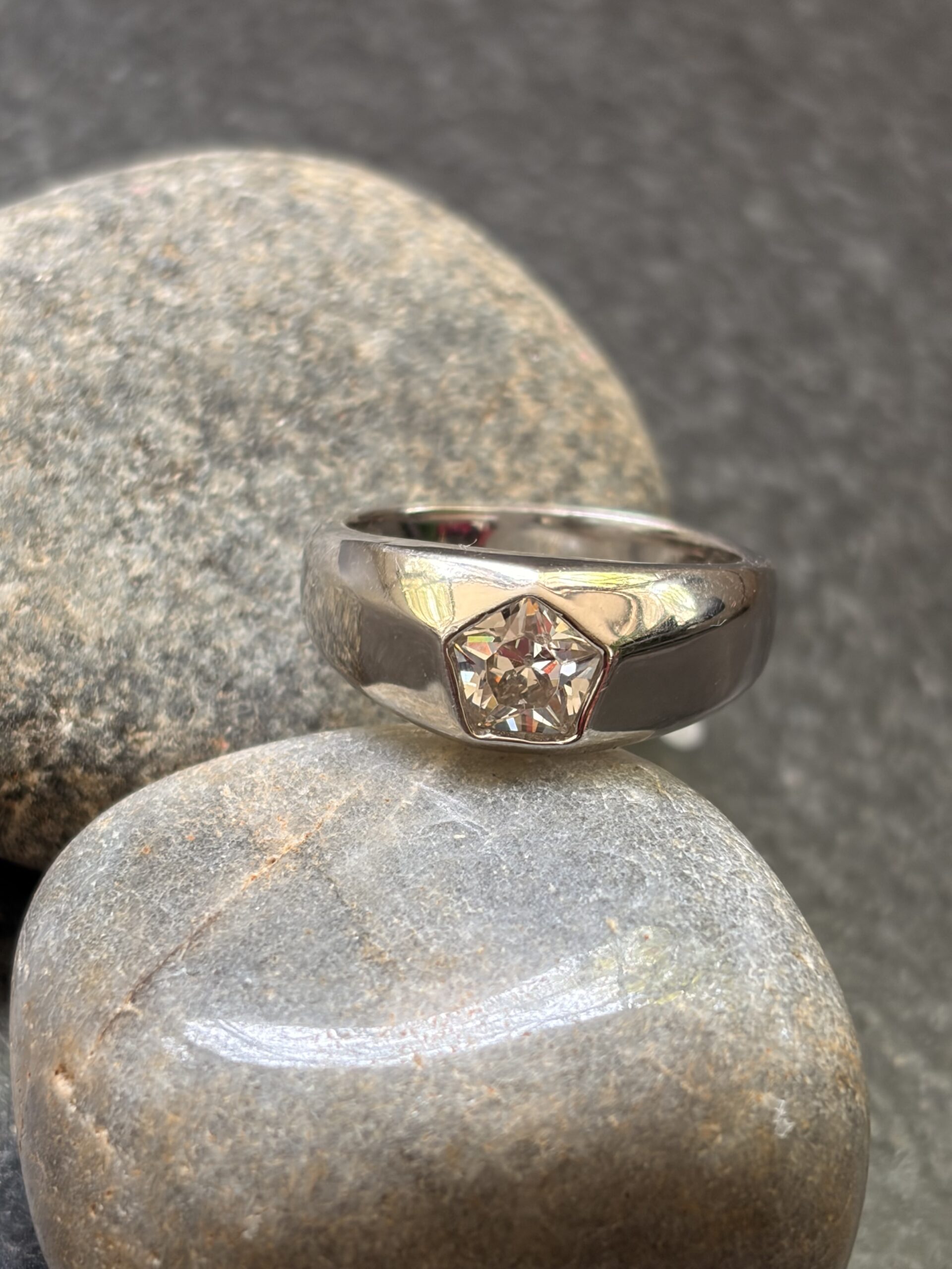 Sleek Bezel-Set Geometric Solitaire Ring (size 21)