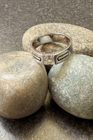 Minimalist Square-Cut Solitaire Ring with Sleek Accent Grooves (size 19)