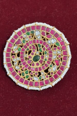 Regal Circular Kundan Pendant with Pearl Border & Intricate Filigree