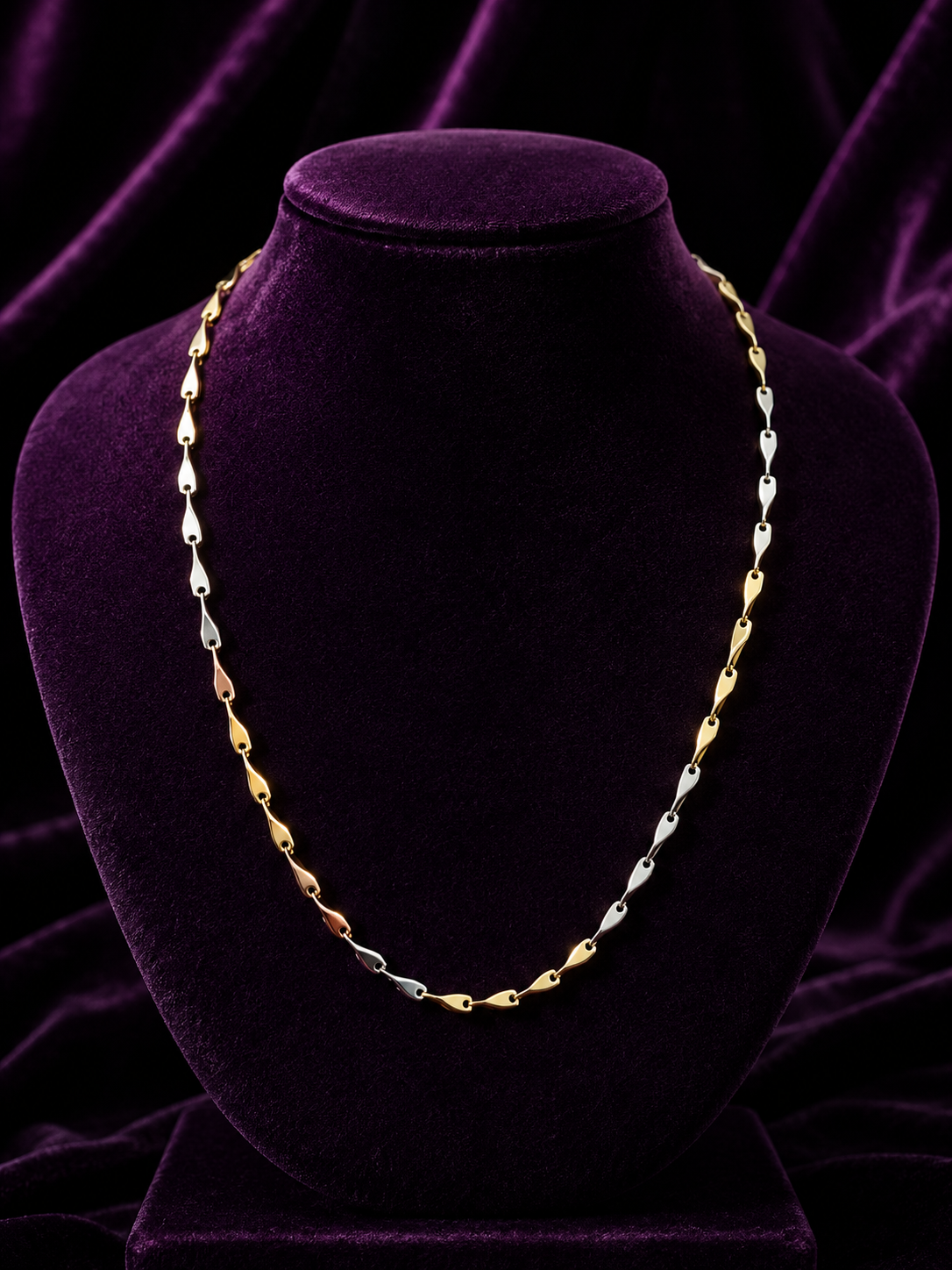 Contemporary Two-Tone Geometric Link Chain Necklace - Image 2