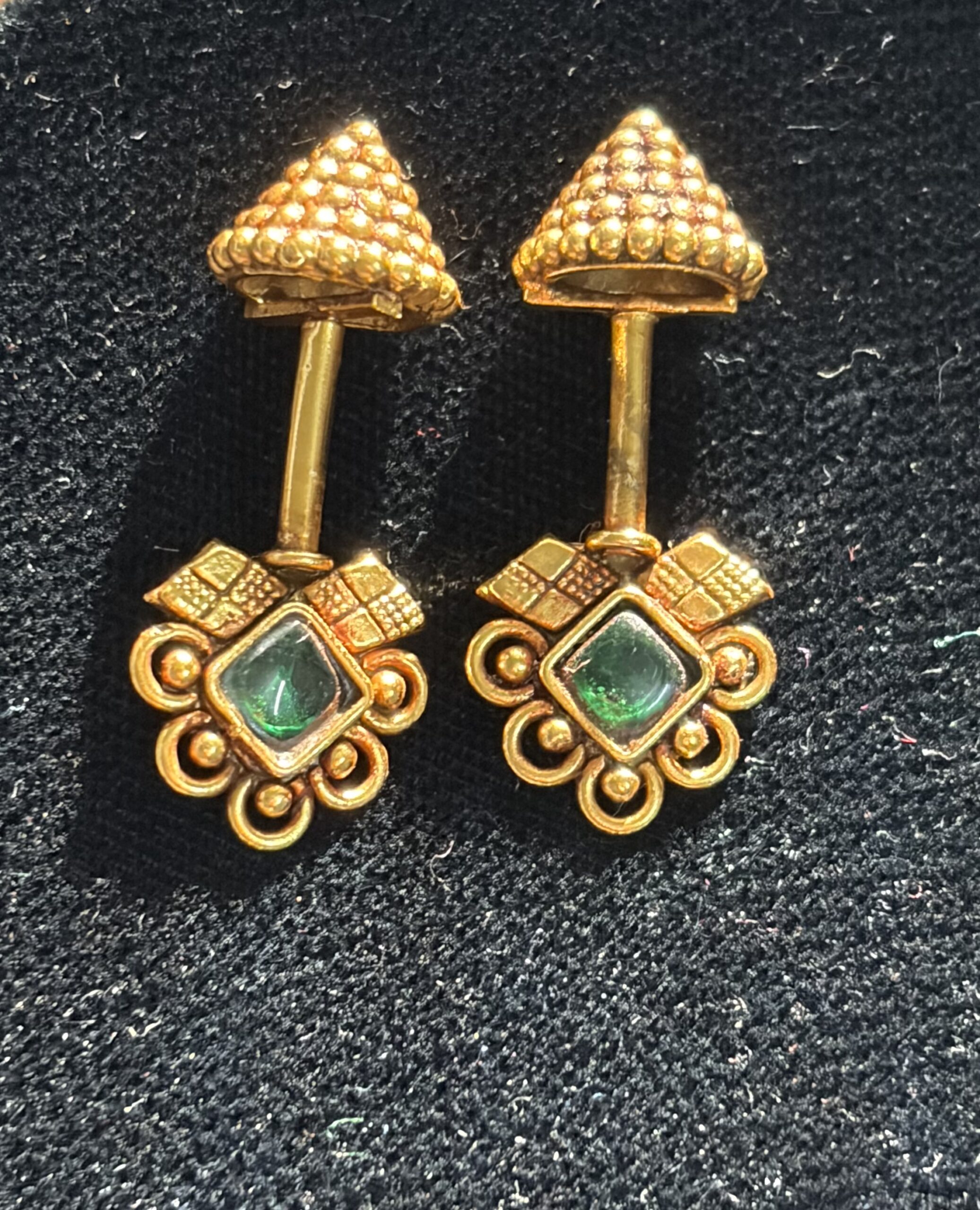 Antique Emerald Crest Bugadi Earrings