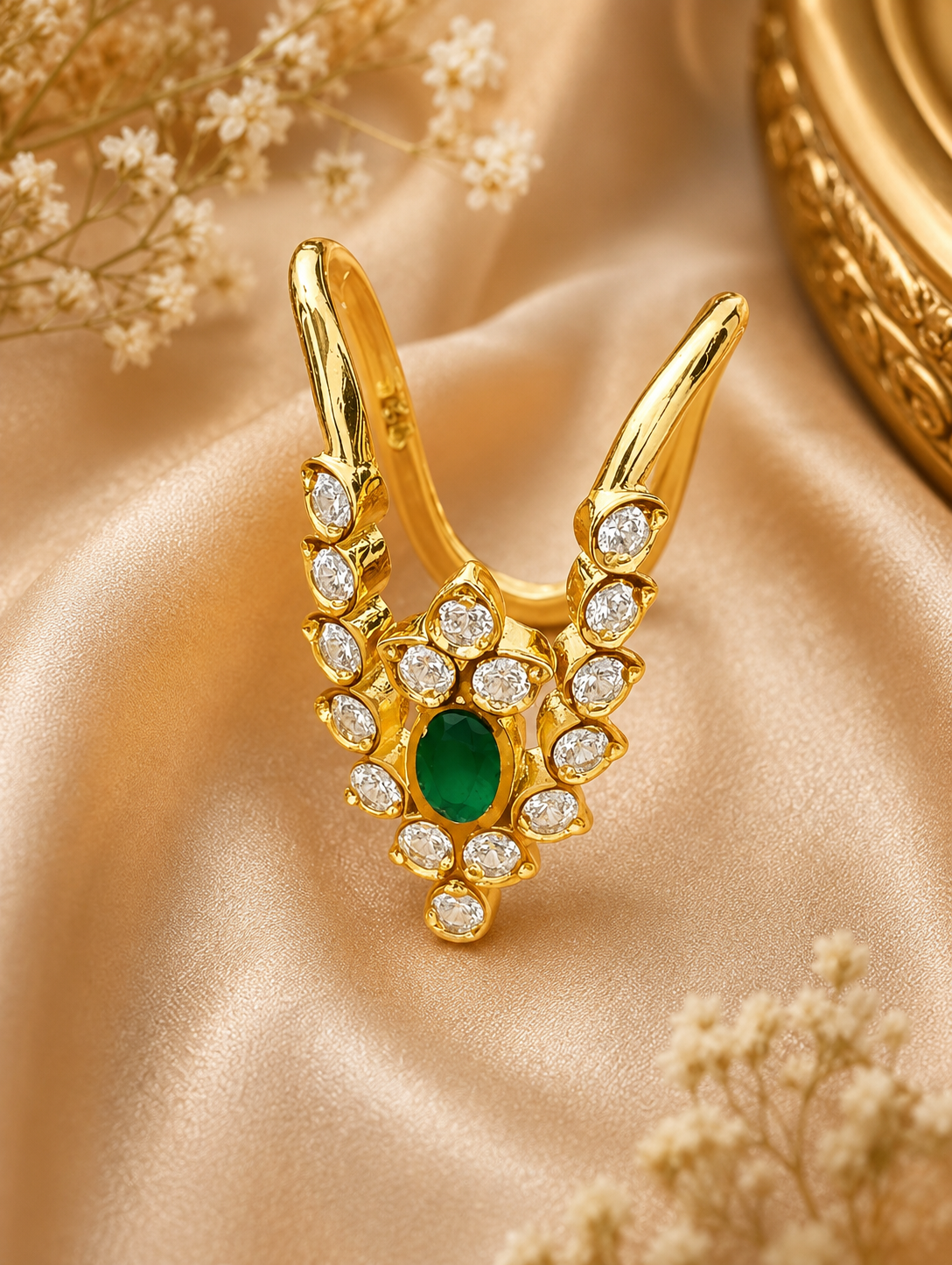 Royal Emerald Halo Vanki Ring