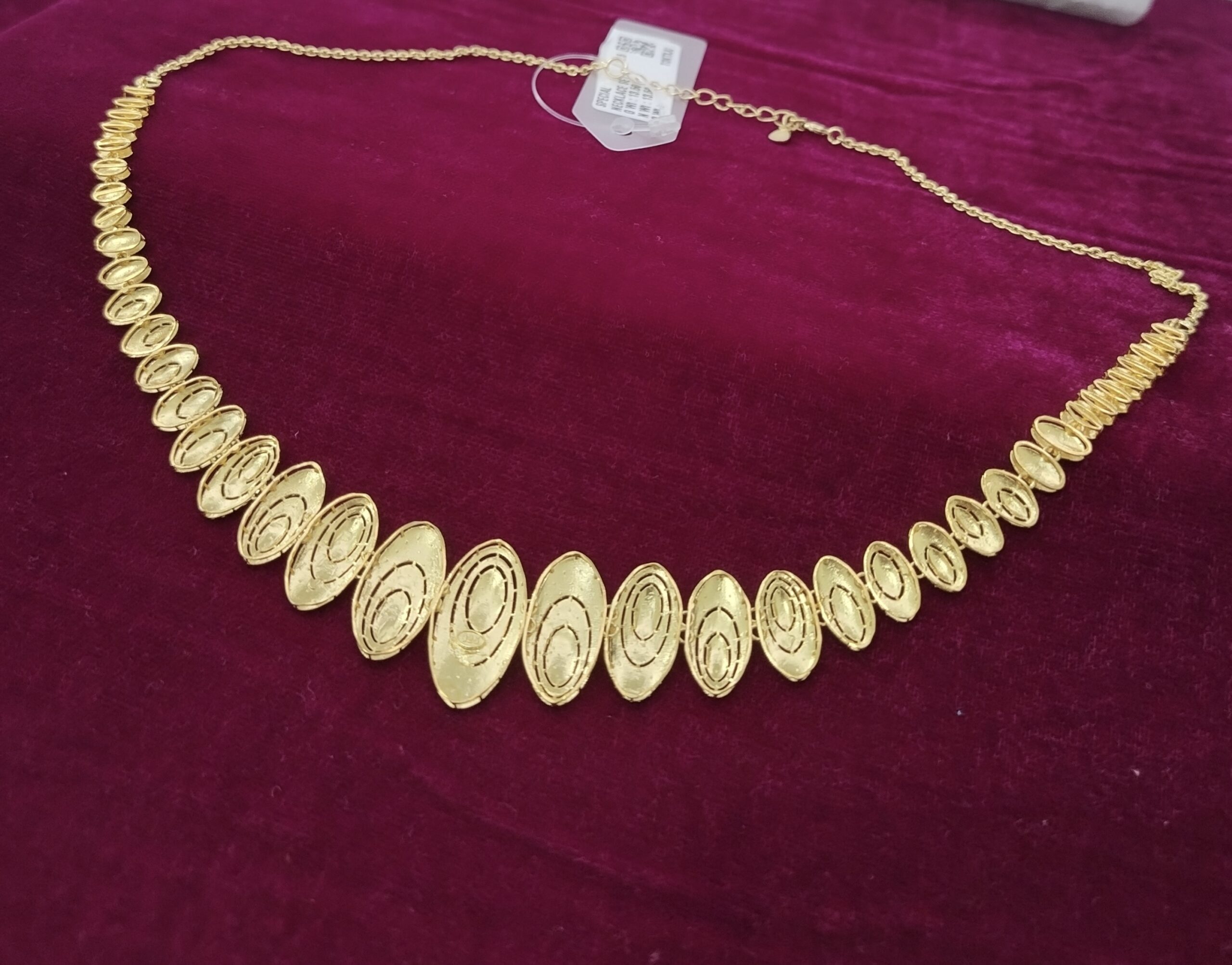 Royal Oval Harmony Gold Necklace Set - Image 5