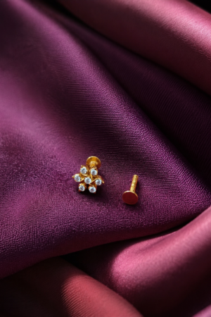 Twinkling Vine Diamond Nose Pin