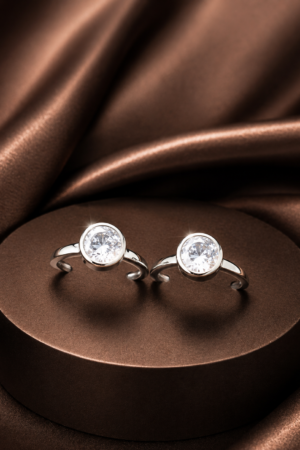 Classic Solitaire Spark Toe Ring