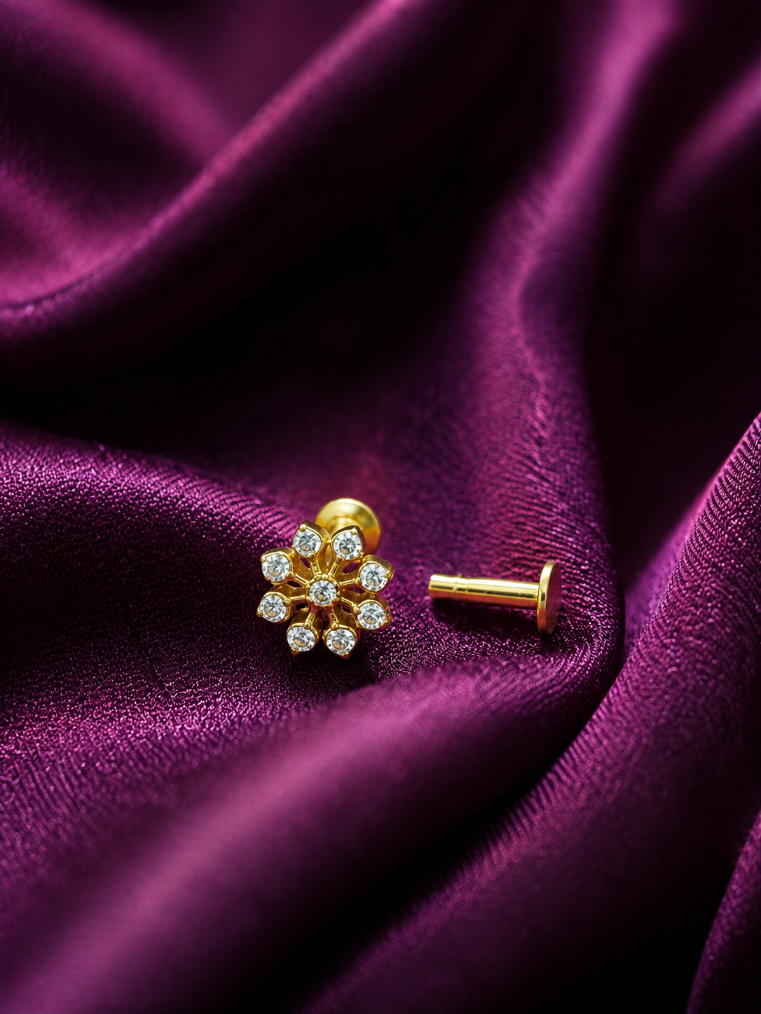 Radiant Floral Burst Nose Pin