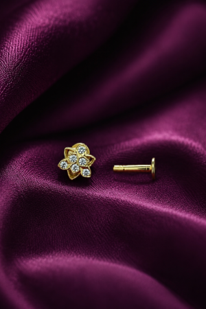 Twinkling Star Blossom Nose Pin