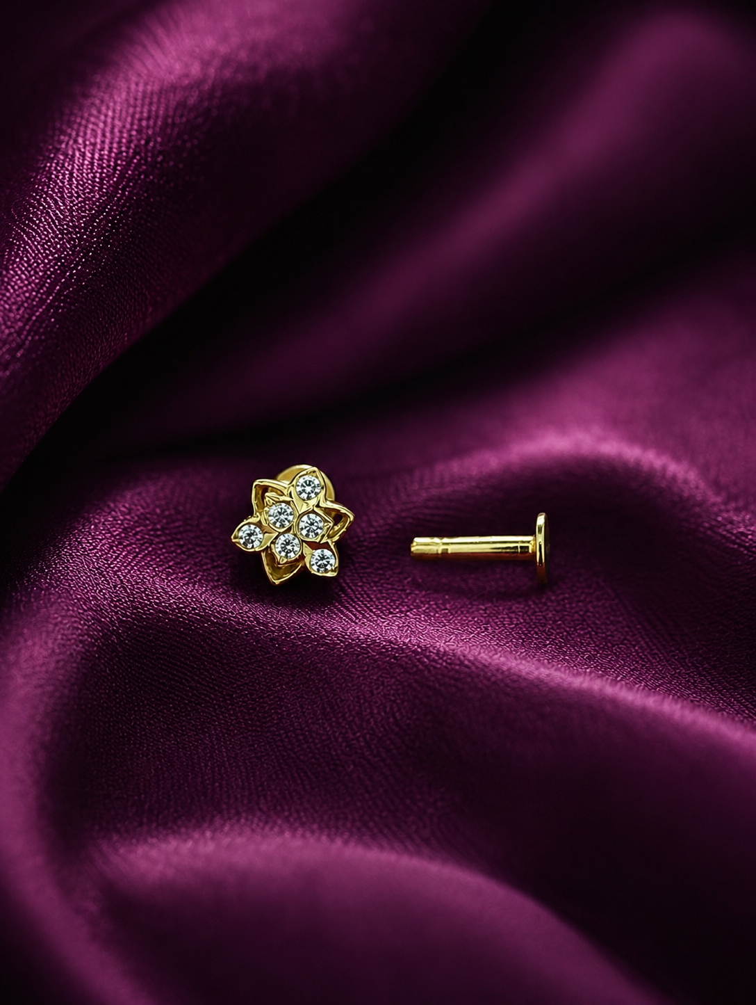 Twinkling Star Blossom Nose Pin
